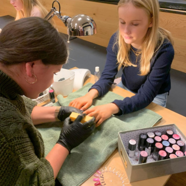 Billede af Neglebar! Kom og lav weekendens flotte negle!